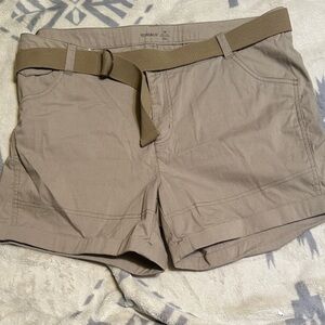 Toad&Co Women's organic cotton blend Cuffed Cargo Shorts with Belt - Tan